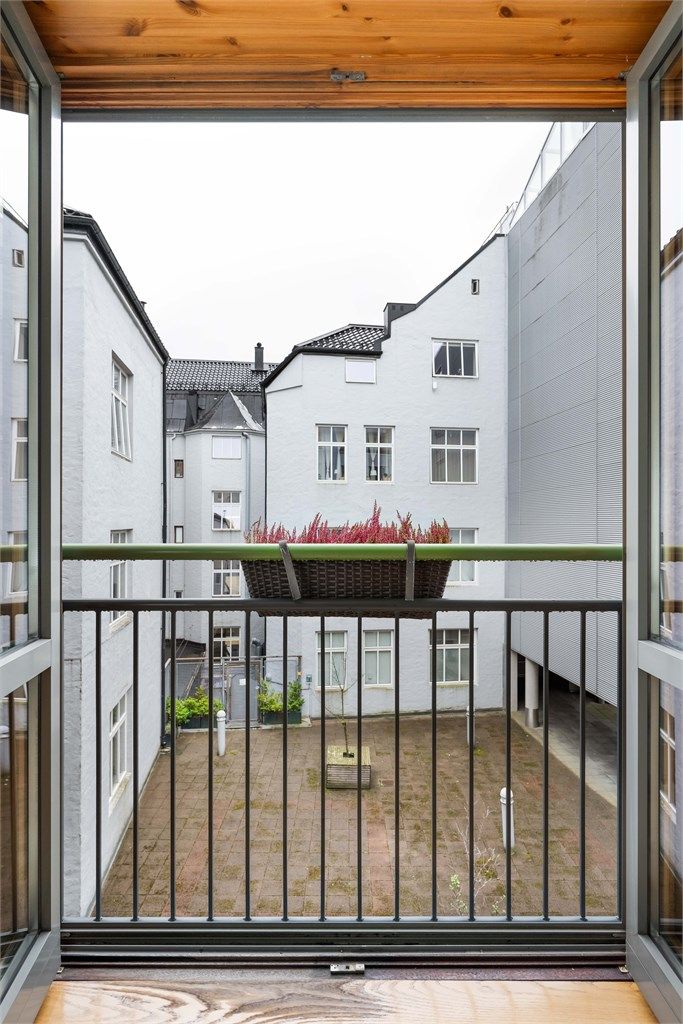 Utsyn fra leiligheten mot det felles gårdsrommet.