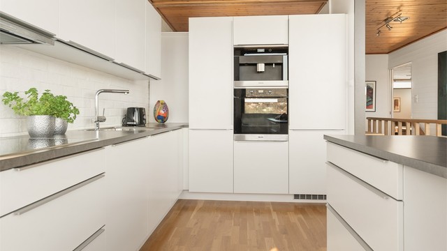 - Kjøkken er levert fra HTH -