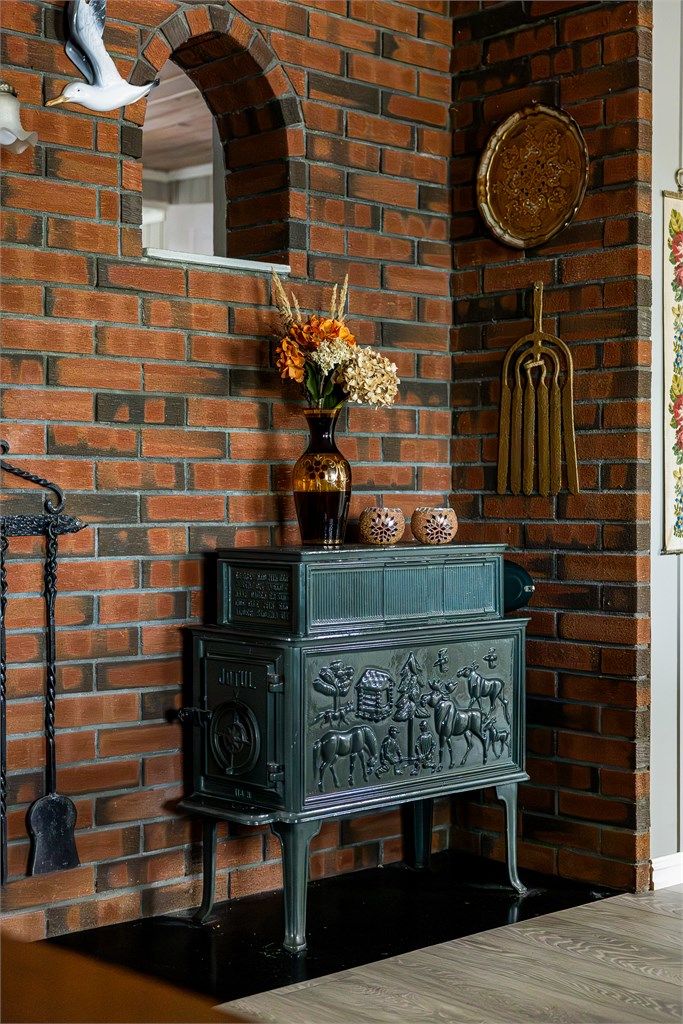 Jøtul vedovn i stua.