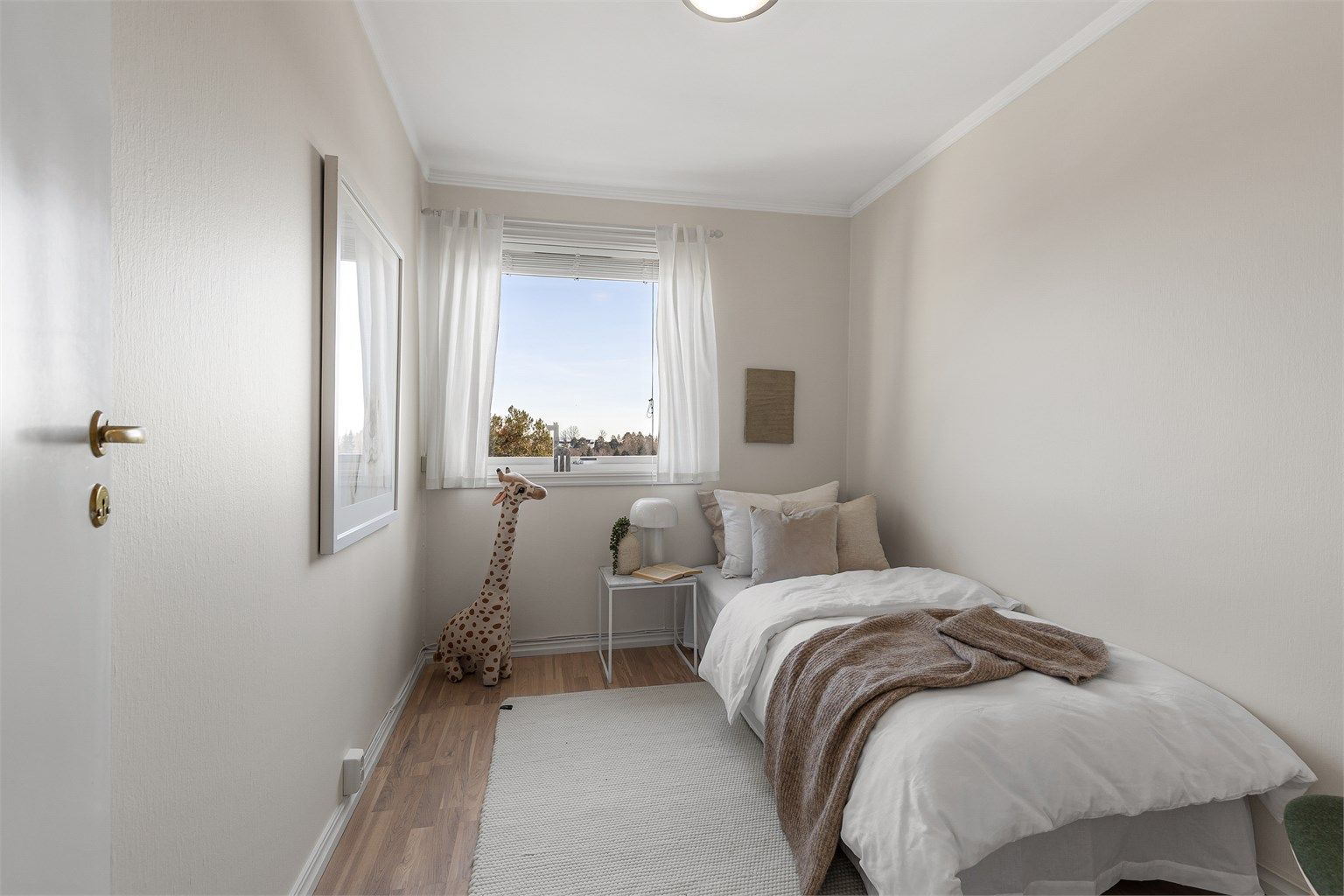 De andre soverommene passer god som gjesterom, barnerom eller kontor.