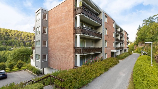 Her får du en gjennomgående stor toppleilighet i 4 etg, med heis!. Gode uteplasser som gir sol hele dagen. Foto: Trond Reder