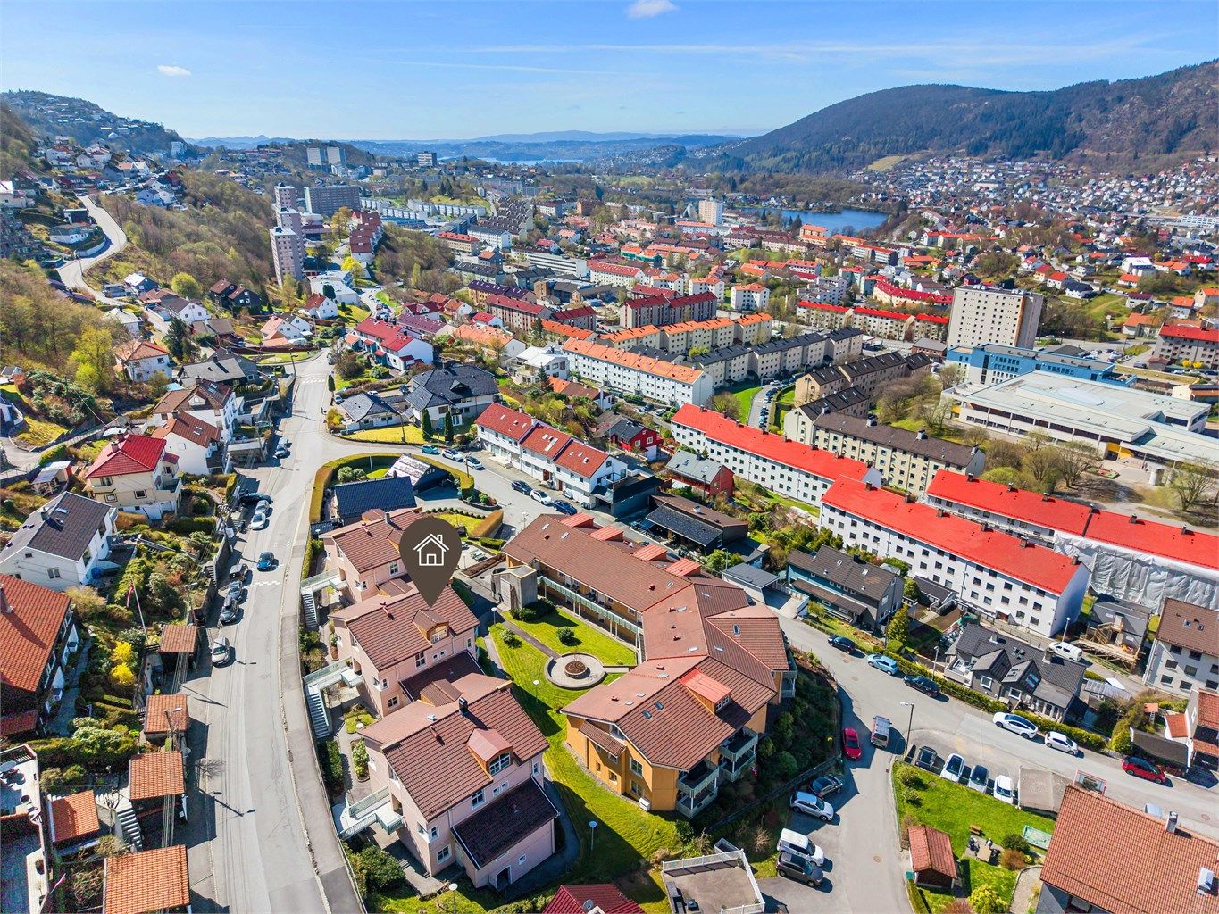 Leiligheten ligger sentralt på Landås. Her bor du i rolige omgivelser. 