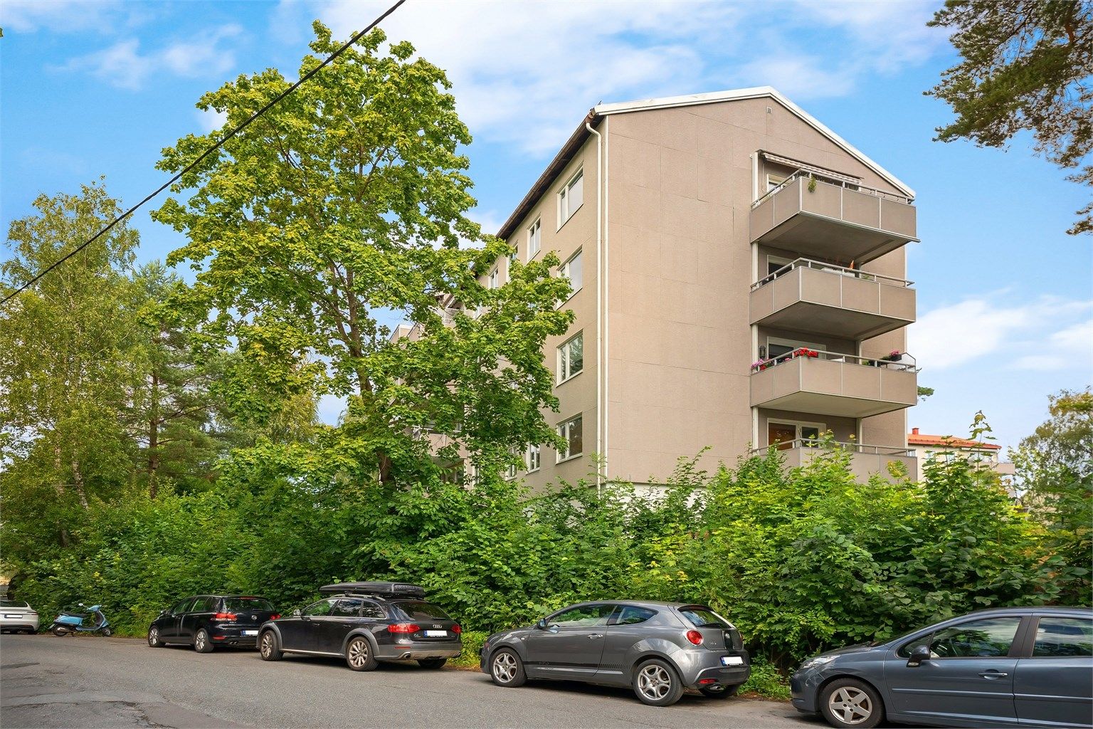 Sameiet består av 50 seksjoner og har felles vaskeri og sportsbod.