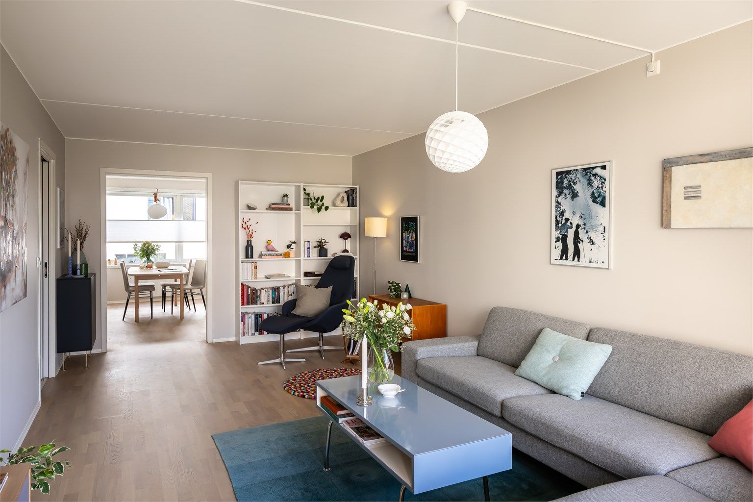 Leiligheten har en god planløsning som består av entré, to soverom, bad, samt kjøkken og stue.