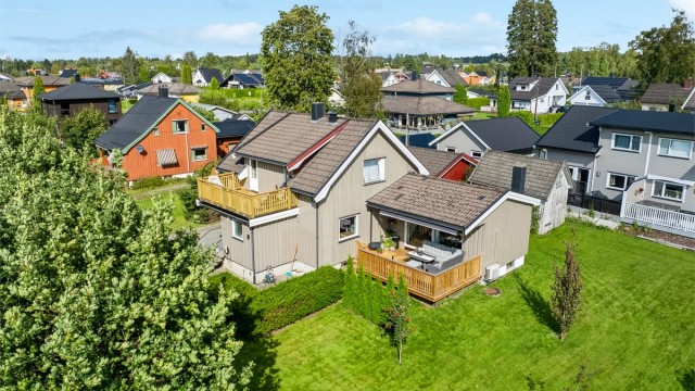 Sommerbilde av boligen