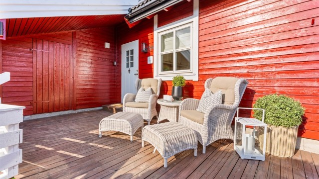 Direkte adkomst til utvendig bod ved inngangspartiet og terrassen.
