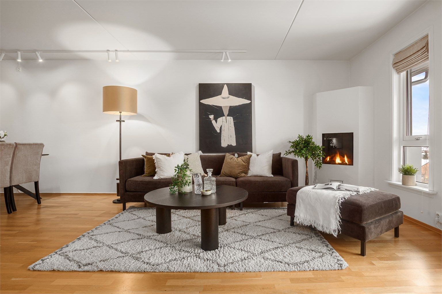 Lys og fin stue - Herlig med gasspeis på kalde vinterdager 