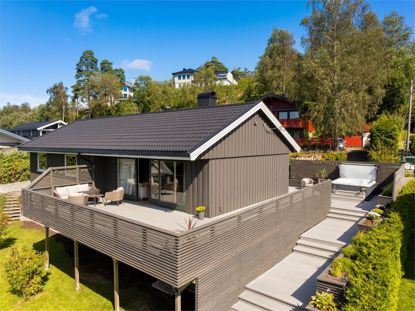 Yttertaket ble i 2022 lagt om med ny papp og sløyfer samt takstein i betong. Utvendig malerarbeid ble utført rundt samme tid.