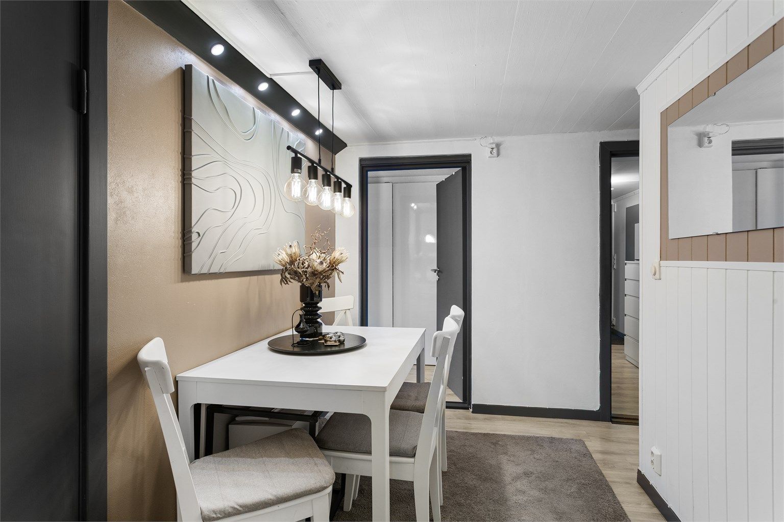 Innredet spisestue i hybel - Rommet er ikke godkjent for varig opphold