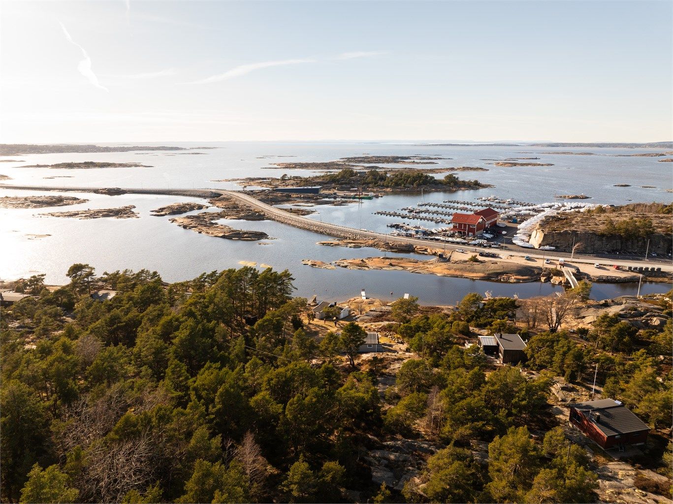 Siljeholmen og Stokken utgjør til sammen selve inngangsporten til øyriket Hvaler. Her finner du landets kanskje vakreste skjærgård.