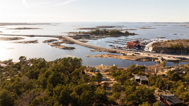Siljeholmen og Stokken utgjør til sammen selve inngangsporten til øyriket Hvaler. Her finner du landets kanskje vakreste skjærgård.