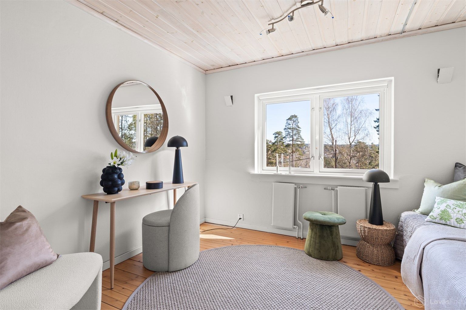 Soverom 2 med originale tregulv