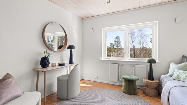 Soverom 2 med originale tregulv