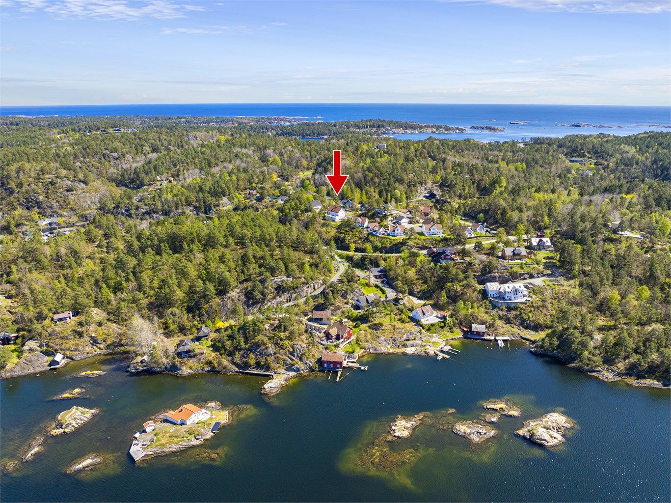 Beliggenheten på Borøy gir deg umiddelbar nærhet til Sørlandets skjærgård og flotte turområder.