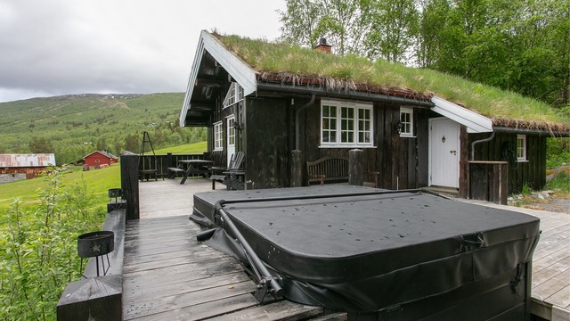 Terrassen har nedfelt jacuzzi.