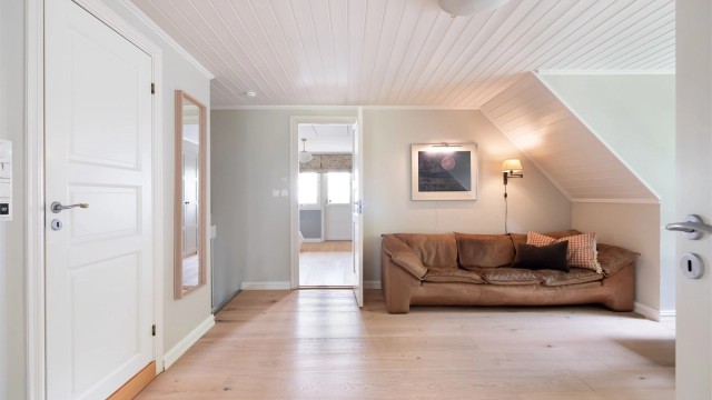Vinduene slipper inn godt med naturlig lys.