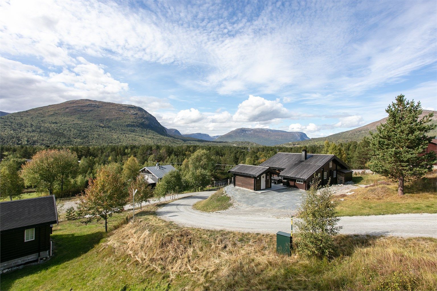 Utsikt mot fjellene omkring Bjorli og det omkringliggende dalføret.
Foto: Jarle Osen