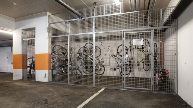 Godt med sykkelparkering i kjelleren.