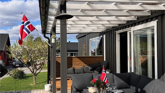 Lun og hyggelig uteplass på sommertid.