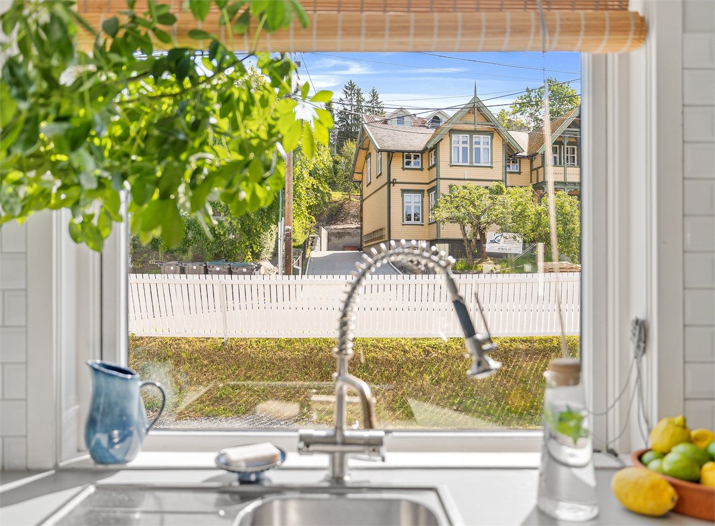 Leiligheten er gjennomgående, noe som byr på mye naturlig lys 