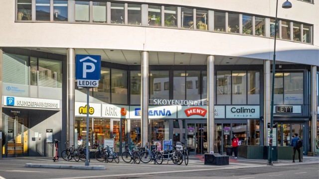 Skøyen og Karenslyst Allé, med et rikt utvalg av butikker og servicetilbud, er en kort gåtur unna.