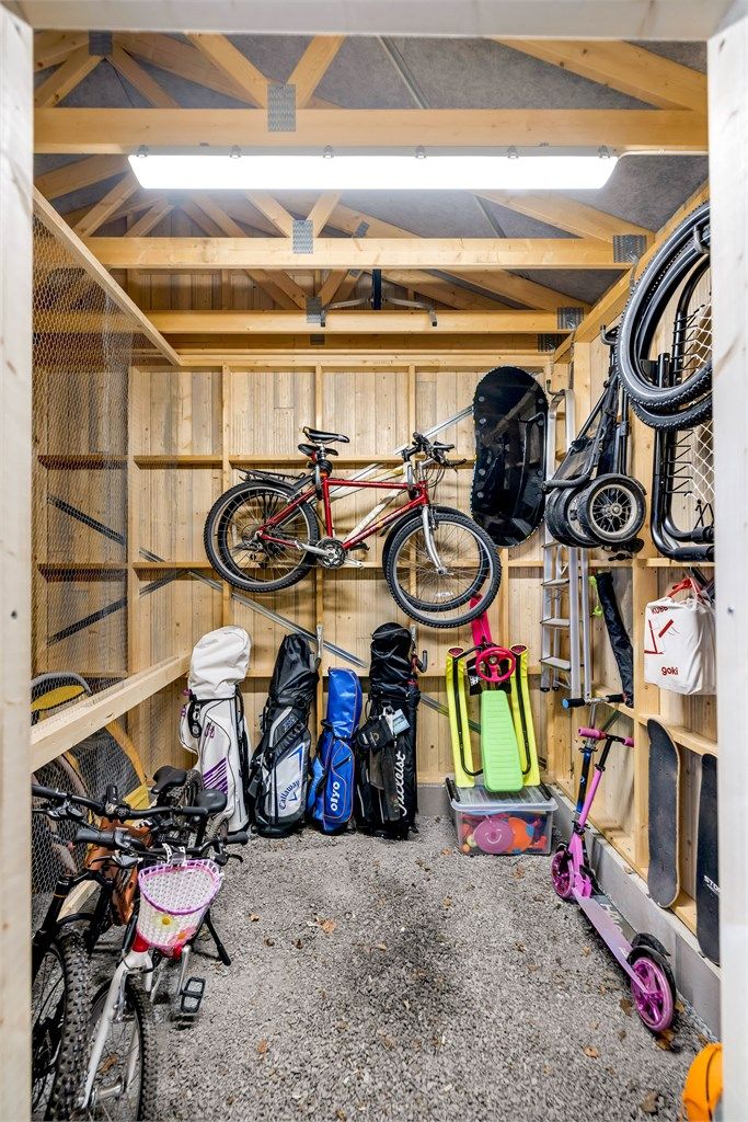 6 kvm utebod i tilknytning til carport.