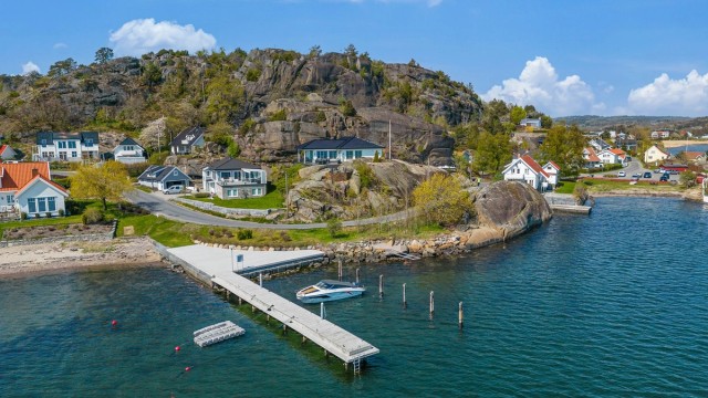 Velkommen til idylliske Lahellefjorden med utallige holmer, samt et mangfold av flotte badeplasser