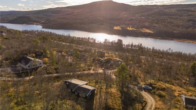 Når desember nærmer seg, forvandles byen igjen – med julemarkedet i Røros, kåret til et av de mest stemningsfulle i hele Norden.