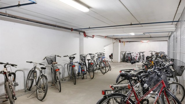 Sameiet har felles sykkelrom i garasjekjelleren.