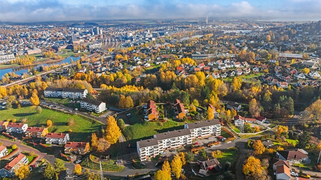 Kort avstand til både Strømmen Storsenter og Lillestrøm stasjon med hyppige togavganger.