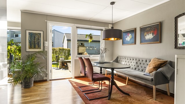 Terrassedøren visker ut skillet mellom inne og ute på sommerstid.