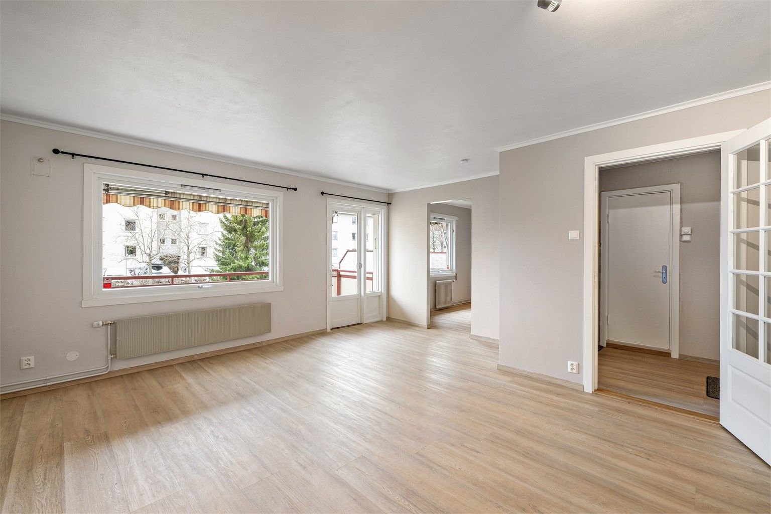 Oppvarming skjer via radiatorer, og varmtvann er inkludert fra fellesanlegget.