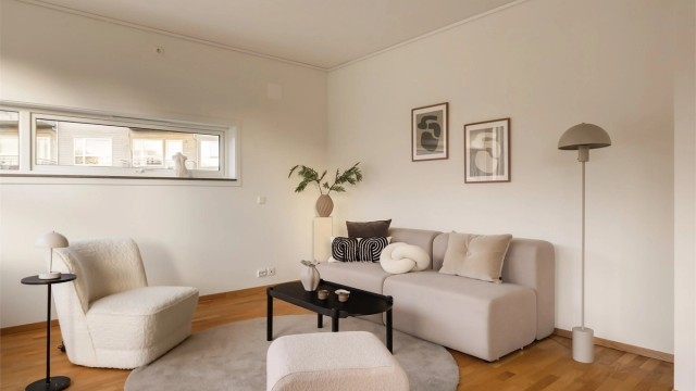 Stuens planløsning gir rikelig med muligheter for møblering