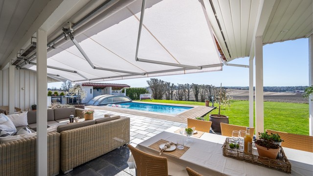 Elektriske markiser gir fleksibel solskjerming over uteplassen.