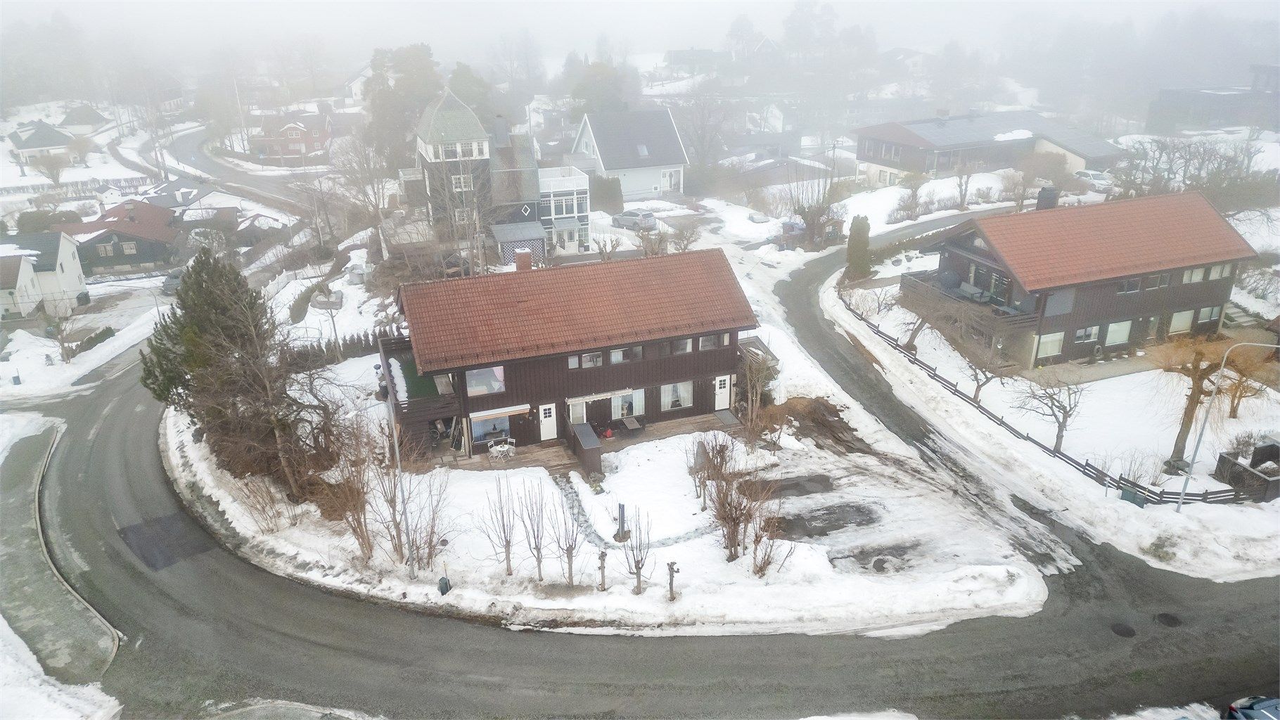 Velkommen til Bondibråten 82, presentert av Truls E. Holm i Krogsveen.