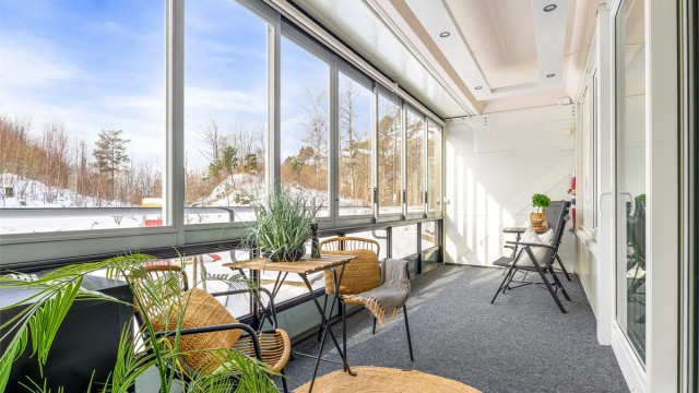 Altanen er på hele 14 kvm og gir god plass til koselige sittegrupper