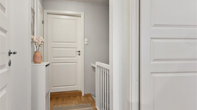 Gangen har adkomst til alle rommene i etasjen.