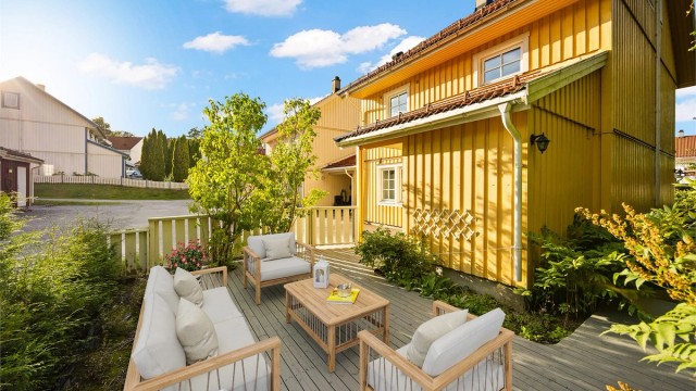Boligen har flere uteplasser og hvor man kan flytte seg etter solen. usjenert, stille og meget barnevennlig