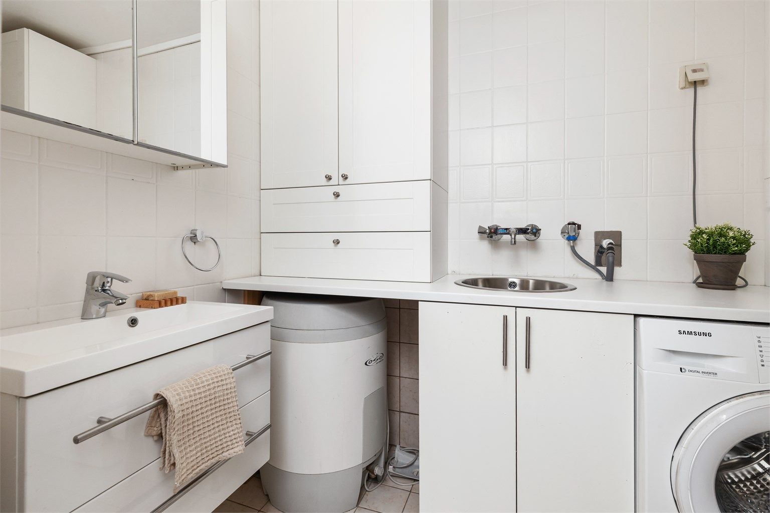 Badets overflater er originale fra byggeår, og det bør påregnes oppgradering