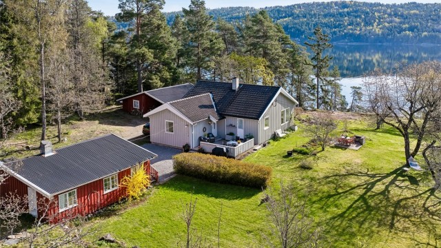 Velkommen til Sindingveien 5 - Presentert av Anniken Øderud v/krogsveen avd Nesodden. Foto: Per O. Skjellnan v/Efkt