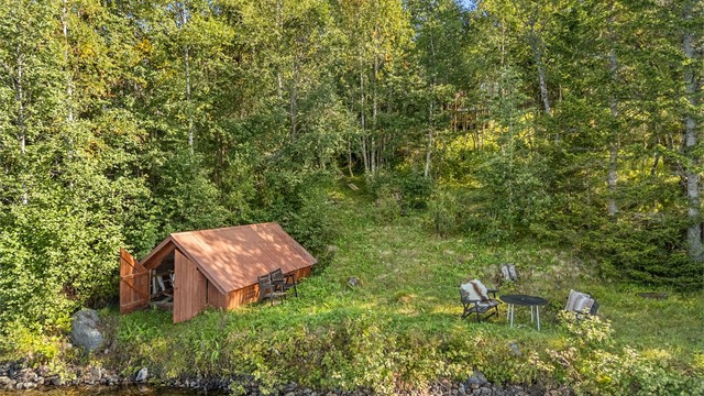 Nydelig plass nede ved vannet hvor du disponerer eget båtnaust