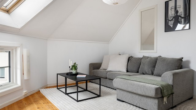 Stuen har og plass til å innredes med både sofa og tilhørende bord