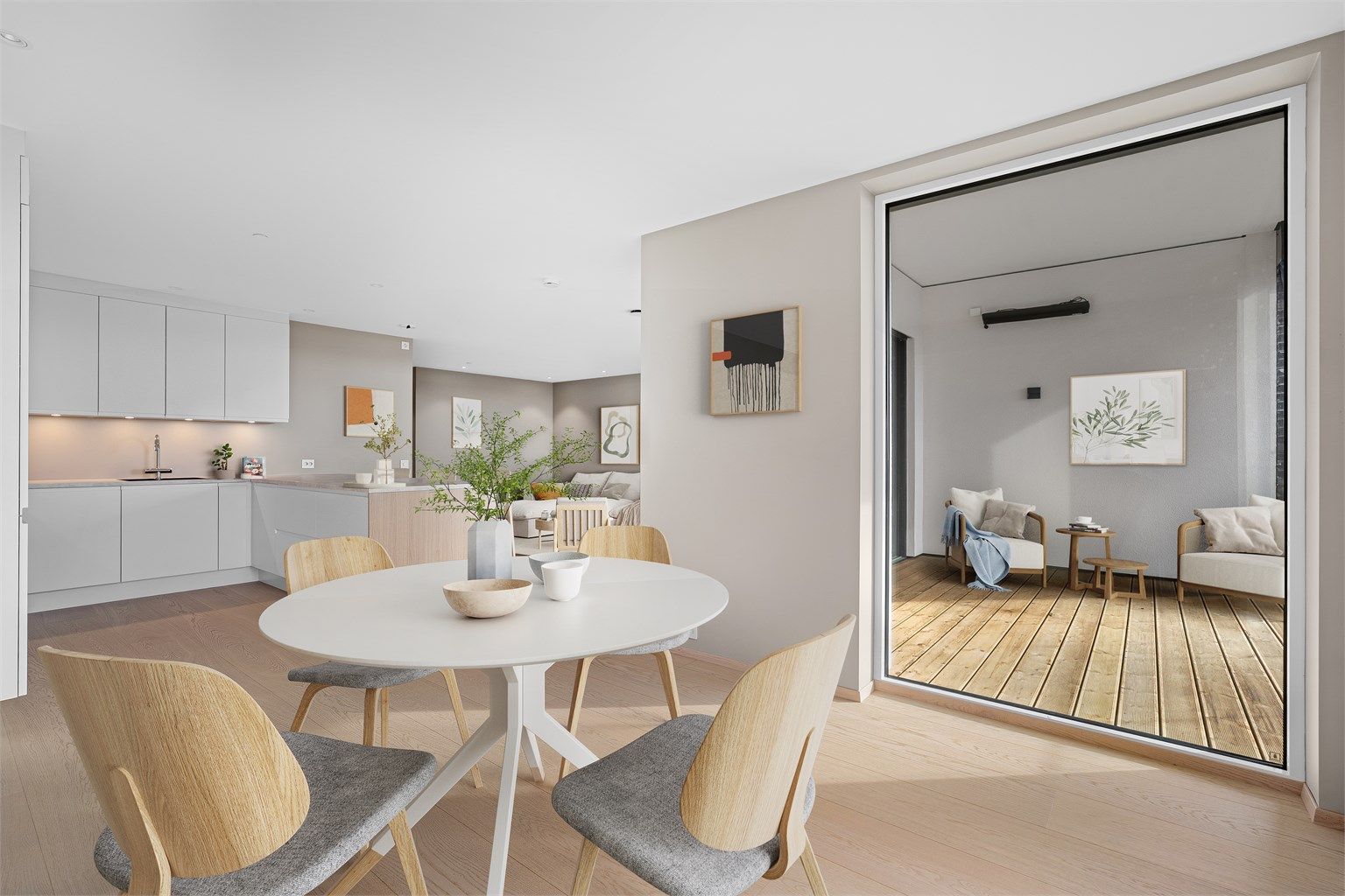 Lyst og åpent med god plass til spisegruppe, 