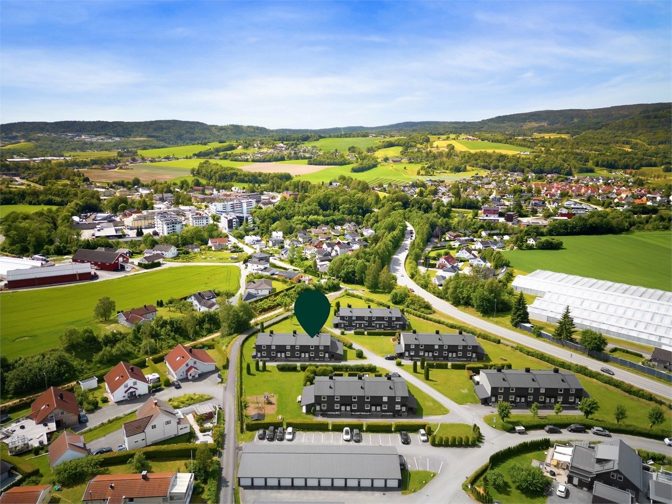 Pent rekkehus på Haskoll beliggende på det nedre feltet i borettslaget - uten gjennomgangstrafikk