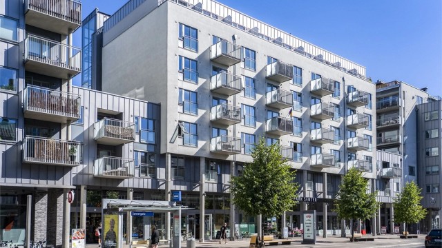 Ringnes Park byr på dagligvare, butikker, treningssenter og kino – alt samlet bare få minutters gange fra boligen.