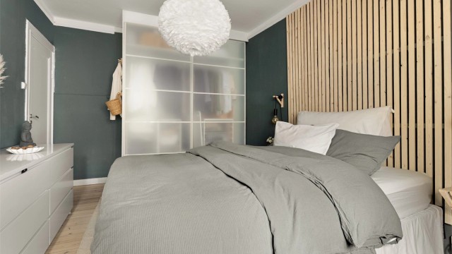 Rommet har også god plass til garderobeløsninger.