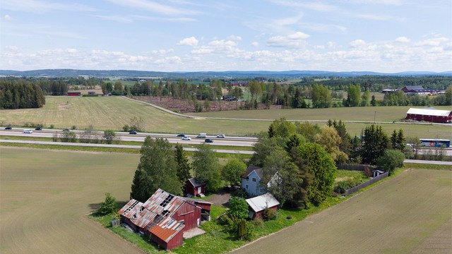 Kort kjøretur til Kløfta sentrum, Jessheim sentrum, dagligvare, rekreasjonsmuligheter, togstasjon m.m.