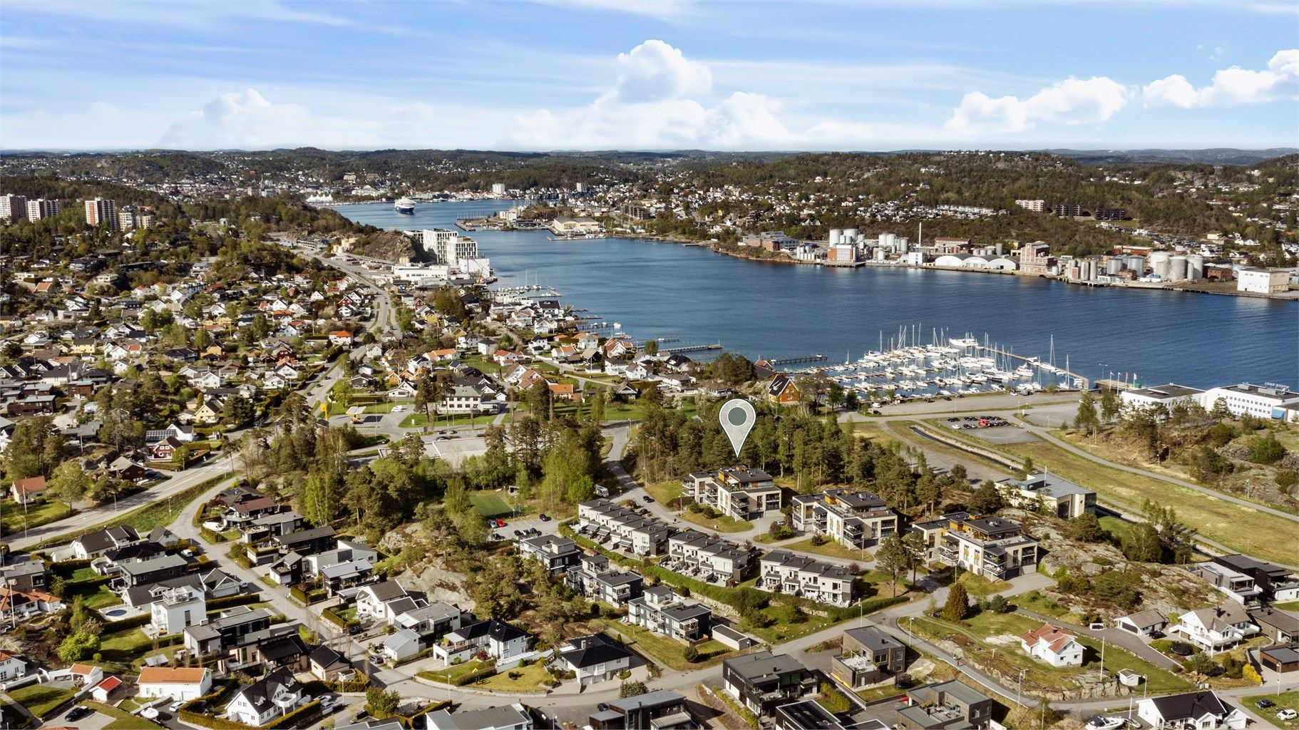 Eiendommen har en attraktiv beliggenhet med nærhet til Sandefjord sentrum.