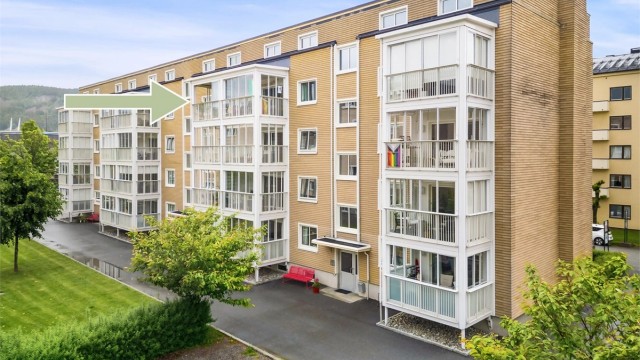 Felles overbygget inngangsparti med videre trappeadkomst til leilighetens etasjeplan (4. etasje).