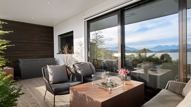 Det er god plass til flere soner og sitteplasser på terrassen